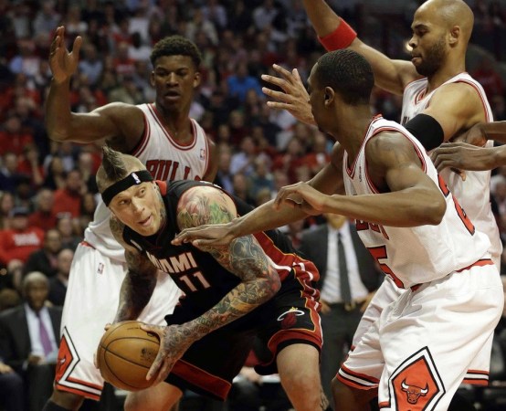 关于芝加哥公牛客场失利，主教练急需整顿阵容的信息